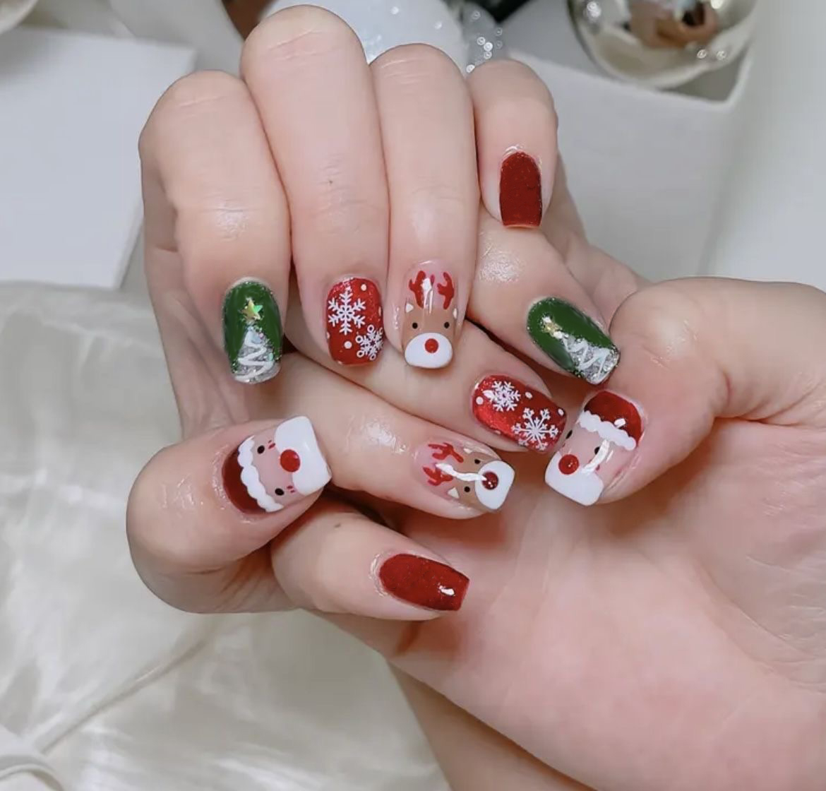 Uñas Postizas Navideñas con Di - Nail Art Press On reseña y precio